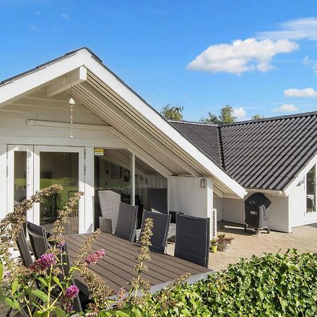 8 Person Holiday Home In Hejls Eksteriør billede