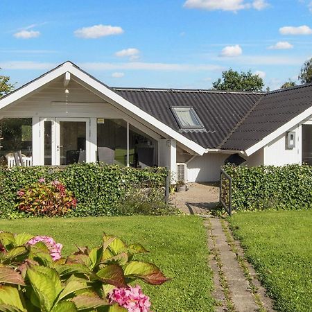 8 Person Holiday Home In Hejls Eksteriør billede